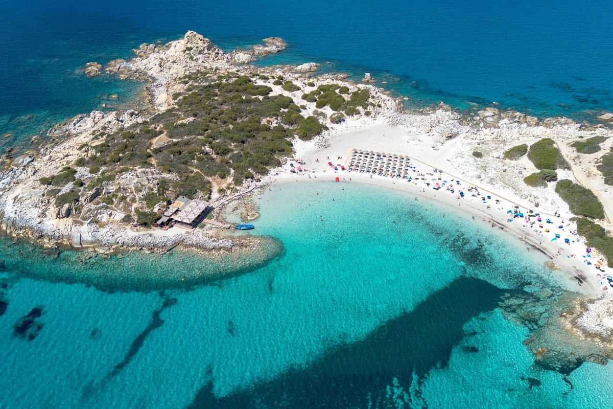 Vista panoramica di Villasimius con le sue spiagge e il mare cristallino