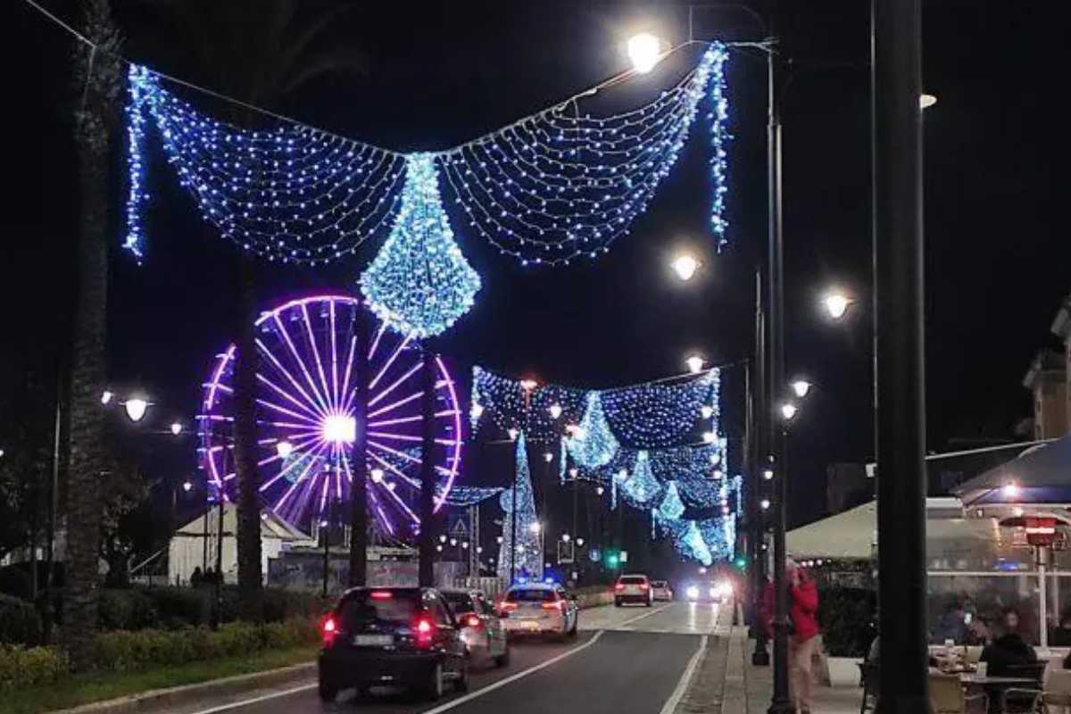 Mercatini di Natale a Olbia con addobbi e atmosfera festiva