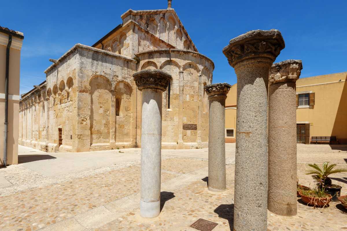 Vista panoramica di Porto Torres con la Basilica di San Gavino in evidenza