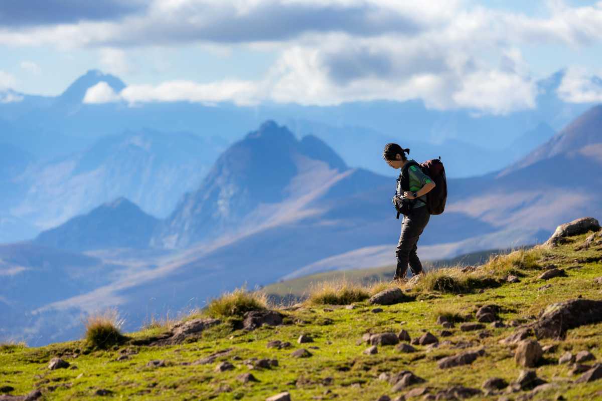 Panorama di Alghero con il mare e i bastioni, evidenziare la bellezza naturale