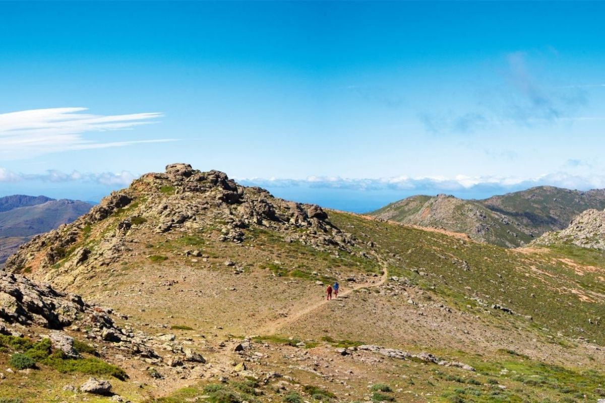 Panorama del Gennargentu con sentieri di trekking