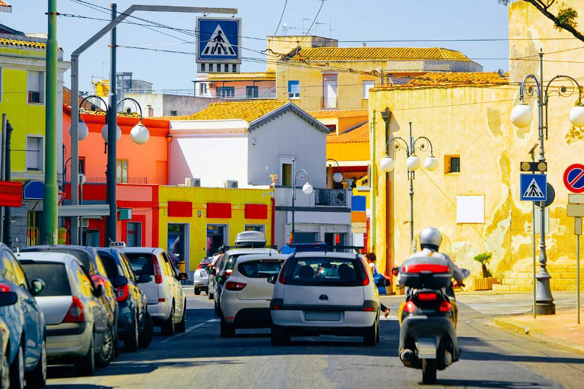 Auto in sosta a Cagliari, includi dettagli del parcheggio