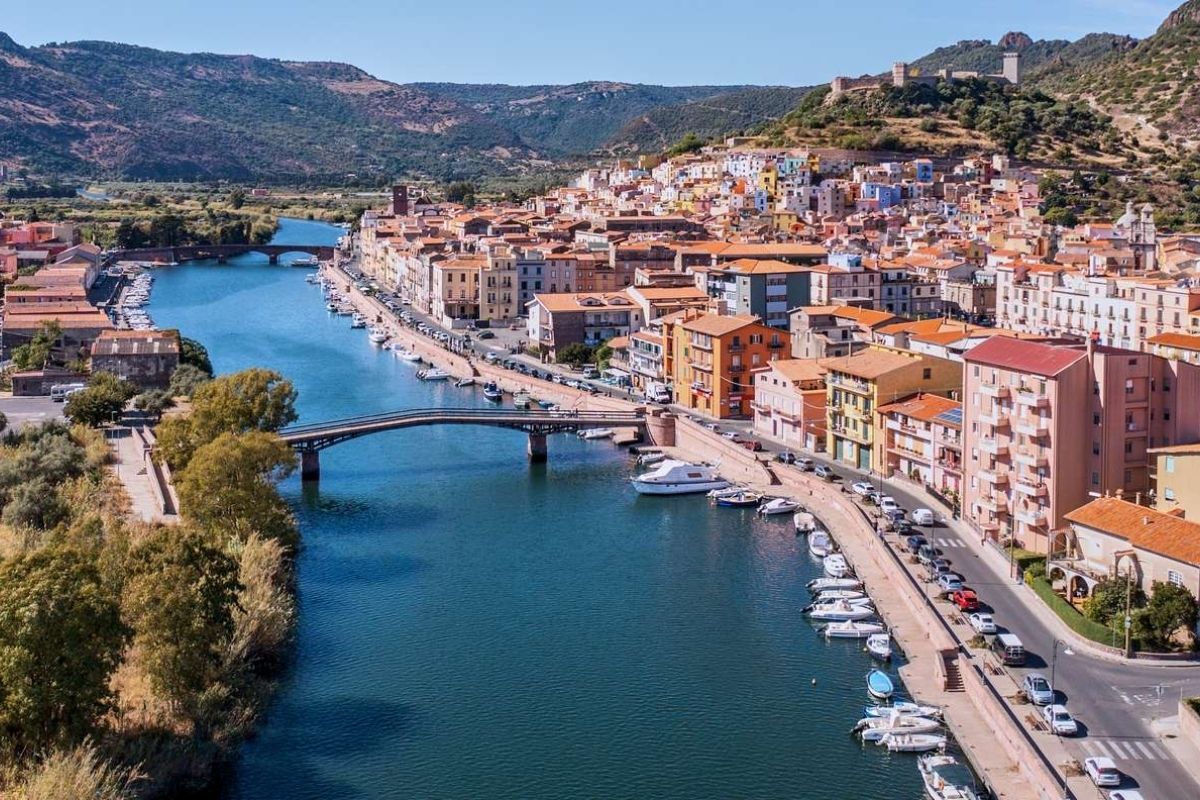 Vista panoramica di Oristano con il suo centro storico e il paesaggio circostante